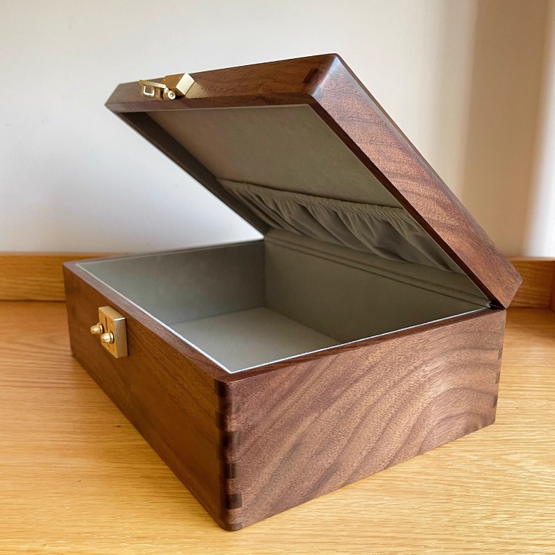 Walnut Wood Jewelry Box with L - Body Jewelry Display Case reseña y precio