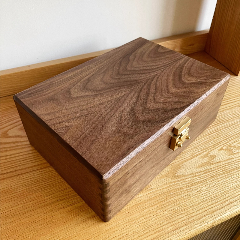 Walnut Wood Jewelry Box with L - Body Jewelry Display Case reseña y precio